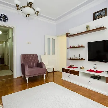 Garden Nature House In The Center Of Istanbul בית נופש *