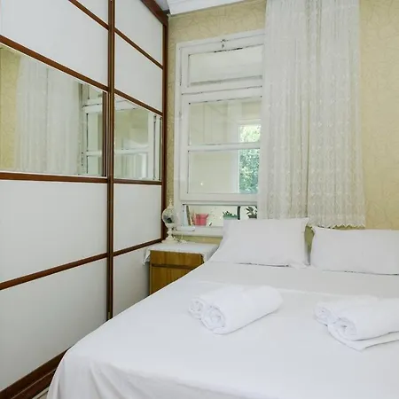 Garden Nature House In The Center Of Istanbul בית נופש *
