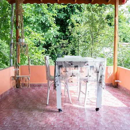 Garden Nature House In The Center Of Istanbul בית נופש איסטמבול